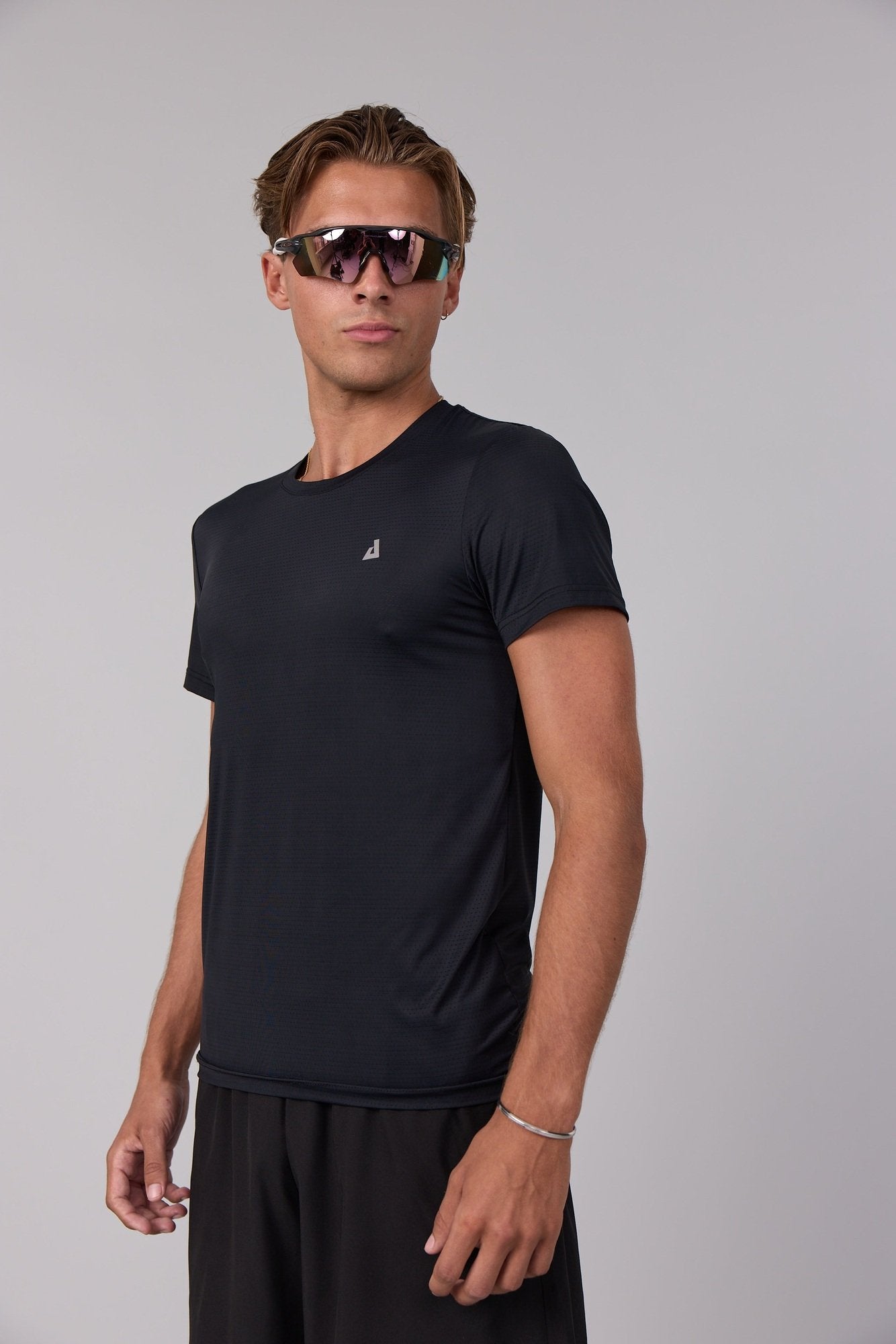 11RESILIENCE DRY FIT TEE